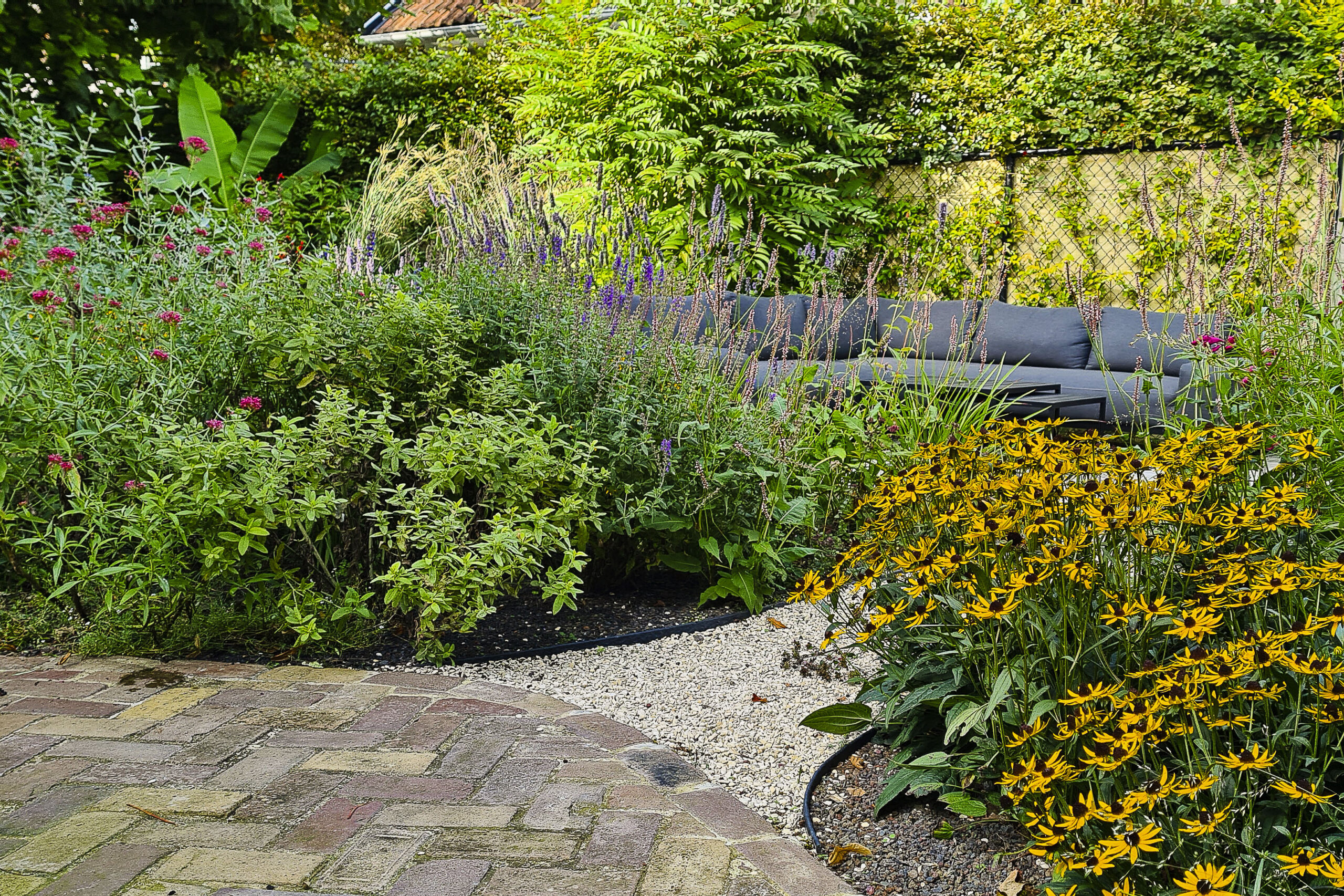 Lievehelp tuinontwerp – Natuurlijke bloemrijke tuin Mortsel Lievehelp tuinontwerp - Natuurlijke bloemrijke tuin Mortsel